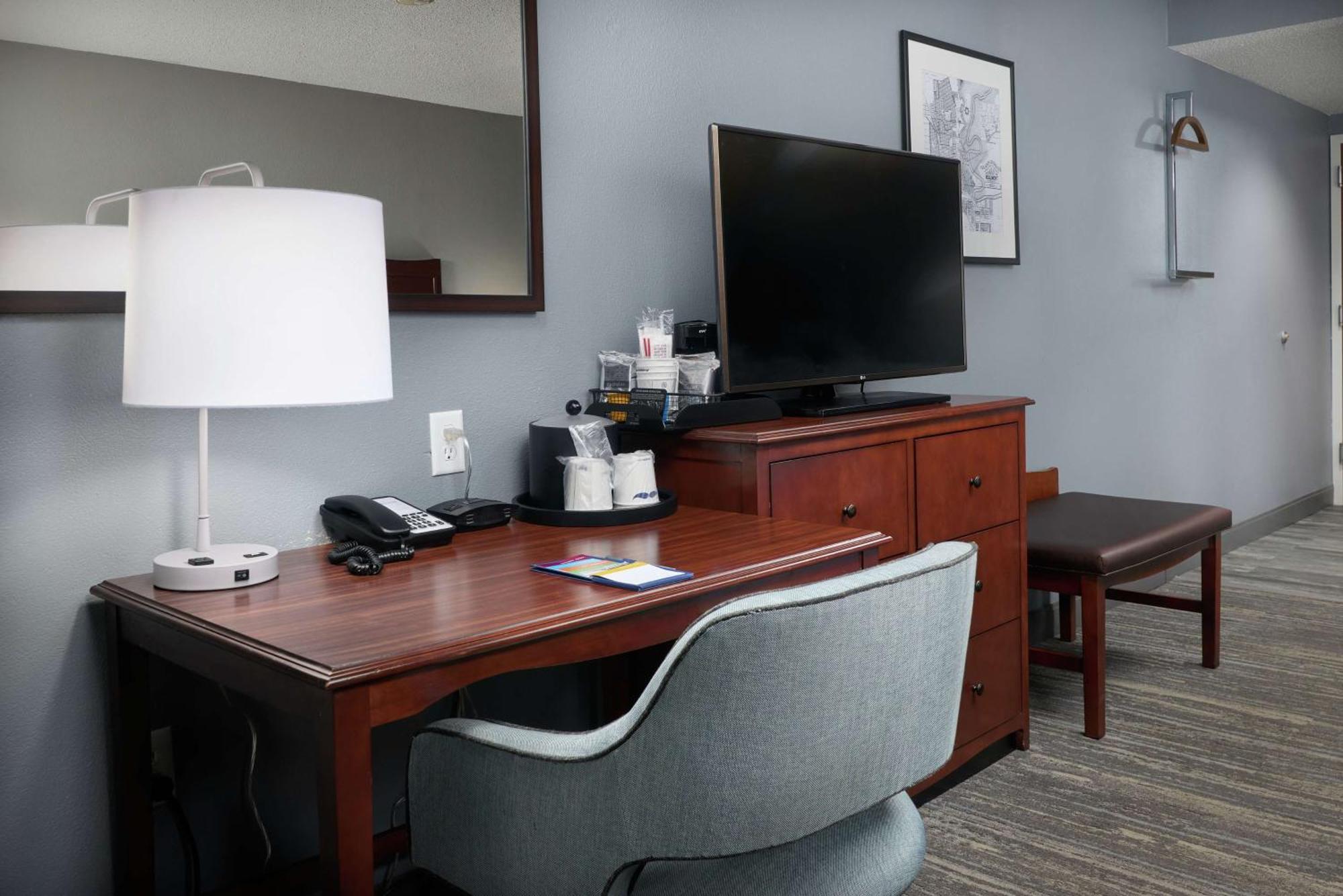 Hotel Hampton 3*
